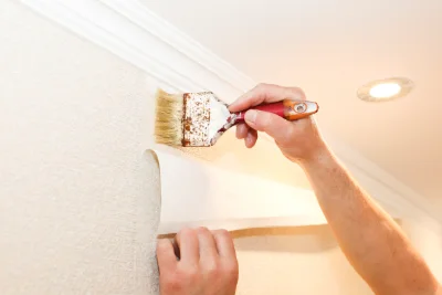 Pose de papier peint au Falgoux — revêtements muraux et toiles de verre